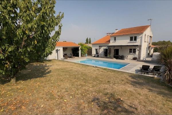 Demeure familiale d’exception ,Charme & volumes à Andilly