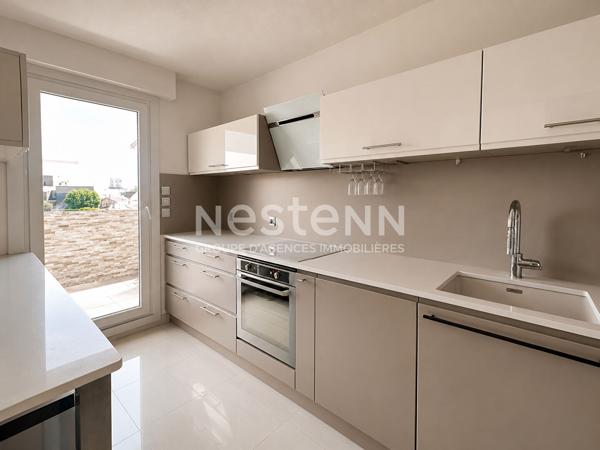 A vendre  à Saint Raphaël, appartement 4 pièces dernier étage en centre ville avec garage