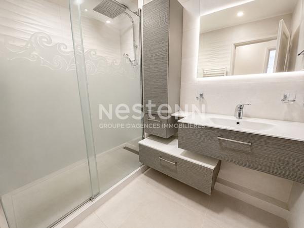 A vendre  à Saint Raphaël, appartement 4 pièces dernier étage en centre ville avec garage