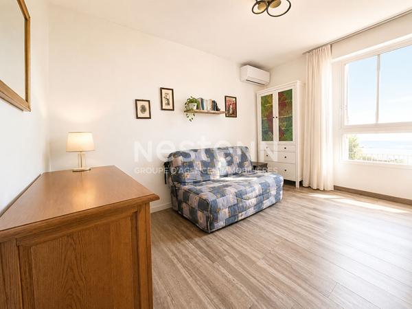 A vendre  à Saint Raphaël, appartement 4 pièces dernier étage en centre ville avec garage
