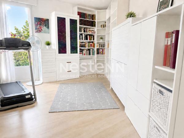 A vendre  à Saint Raphaël, appartement 4 pièces dernier étage en centre ville avec garage
