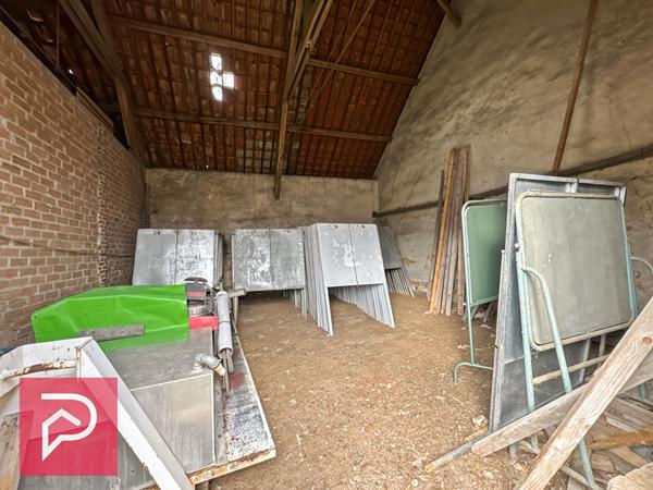 Parking / box 300 m2