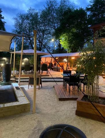 Restaurant / Authentique et charmante guinguette des bords de Marne