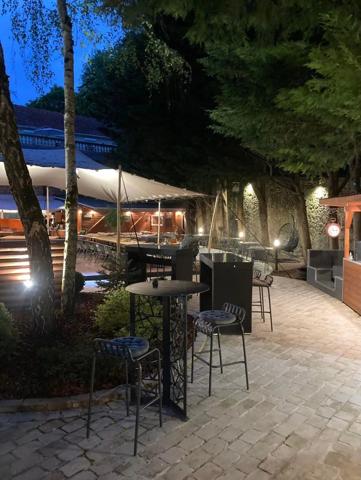 Restaurant / Authentique et charmante guinguette des bords de Marne