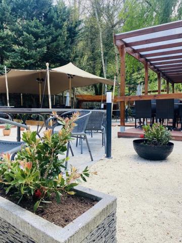 Restaurant / Authentique et charmante guinguette des bords de Marne