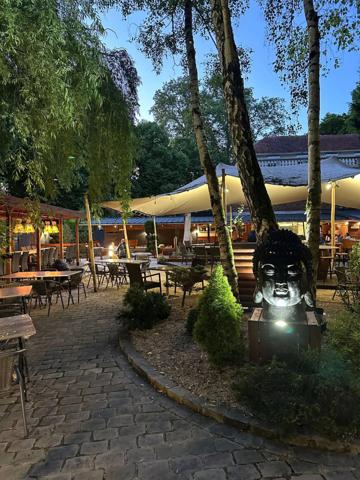 Restaurant / Authentique et charmante guinguette des bords de Marne