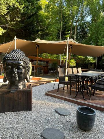 Restaurant / Authentique et charmante guinguette des bords de Marne