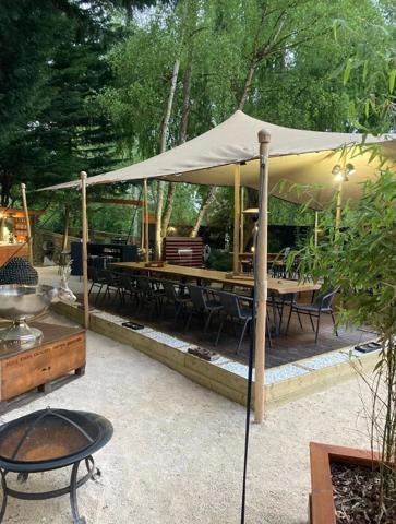 Restaurant / Authentique et charmante guinguette des bords de Marne