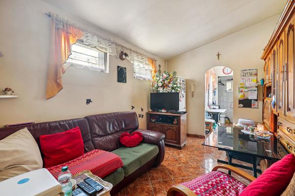 A VENDRE - APPARTEMENT AVEC DEPENDANCE - ROMAINVILLE