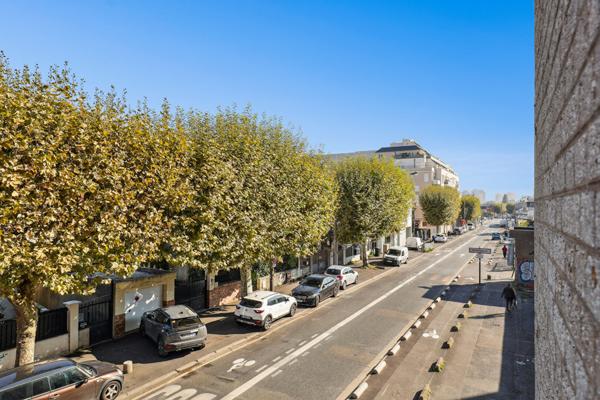 A VENDRE - APPARTEMENT AVEC DEPENDANCE - ROMAINVILLE