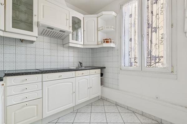 A VENDRE - APPARTEMENT AVEC DEPENDANCE - ROMAINVILLE