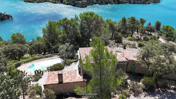 Villa en Provence au bord du Lac d'Esparron de Verdon