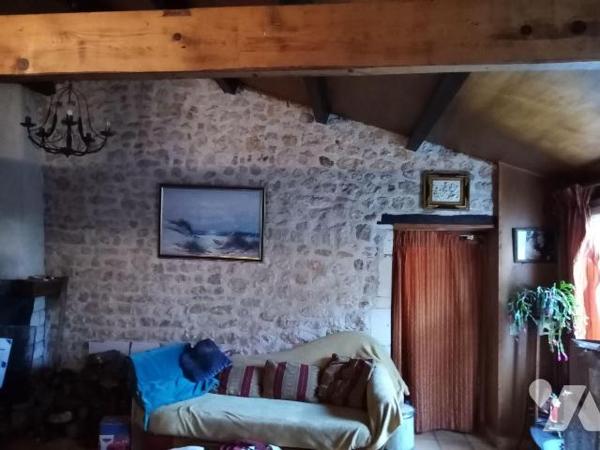 A vendre, Charente Maritime, Saint Just Luzac,  propriété sur environ 2 ha , comprenant une mai...