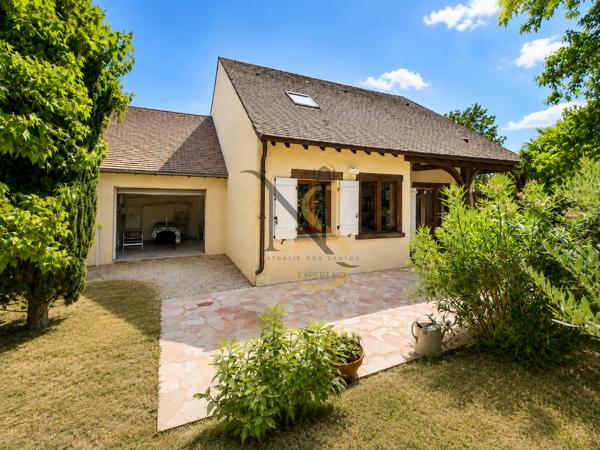 – Maison familiale de 135 m² habitables – Terrain 1 100 m² – 4 chambres – Garage et dépenda