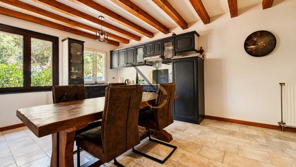 – Maison familiale de 135 m² habitables – Terrain 1 100 m² – 4 chambres – Garage et dépenda