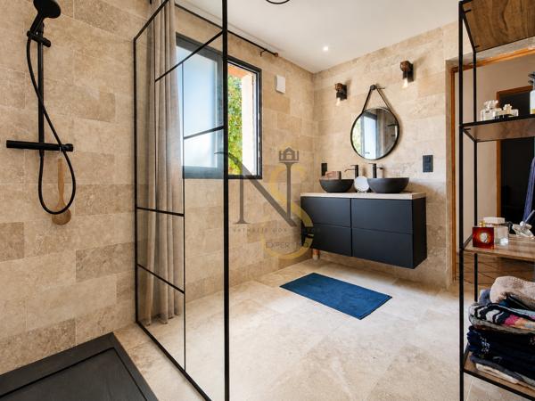 – Maison familiale de 135 m² habitables – Terrain 1 100 m² – 4 chambres – Garage et dépenda