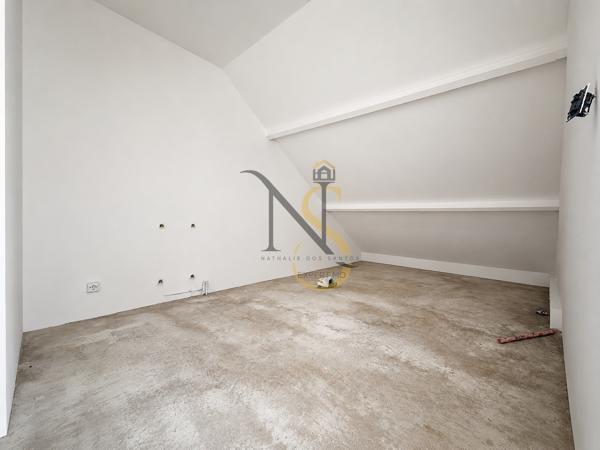 – Maison familiale de 135 m² habitables – Terrain 1 100 m² – 4 chambres – Garage et dépenda