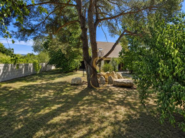 – Maison familiale de 135 m² habitables – Terrain 1 100 m² – 4 chambres – Garage et dépenda