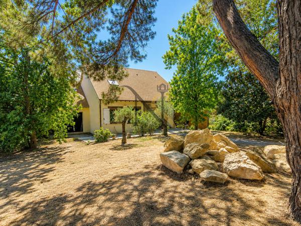 – Maison familiale de 135 m² habitables – Terrain 1 100 m² – 4 chambres – Garage et dépenda