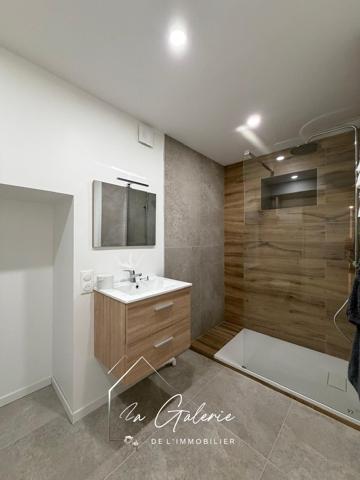 BELLE MAISON ENTIEREMENT RENOVEE A VARCES