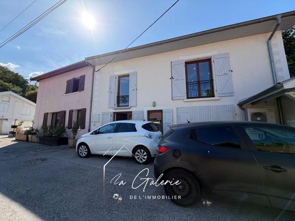 BELLE MAISON ENTIEREMENT RENOVEE A VARCES