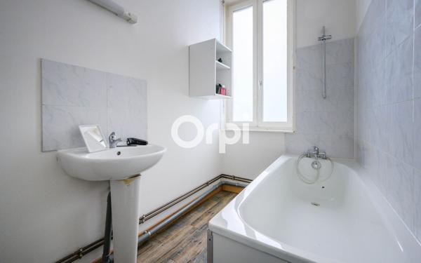 Immeuble à vendre    6 pièces •  Armentières