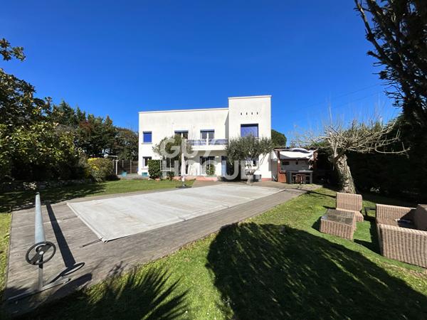 Maison de style Méditerranéen de 215m² avec sa dépendance