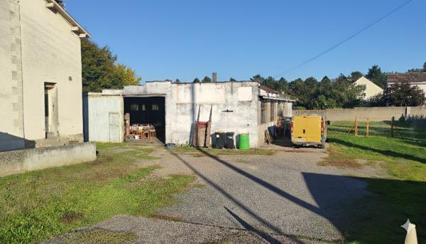MAISON A RENOVER ET LOCAL PROFESSIONNEL (GARAGE AUTOMOBILE)