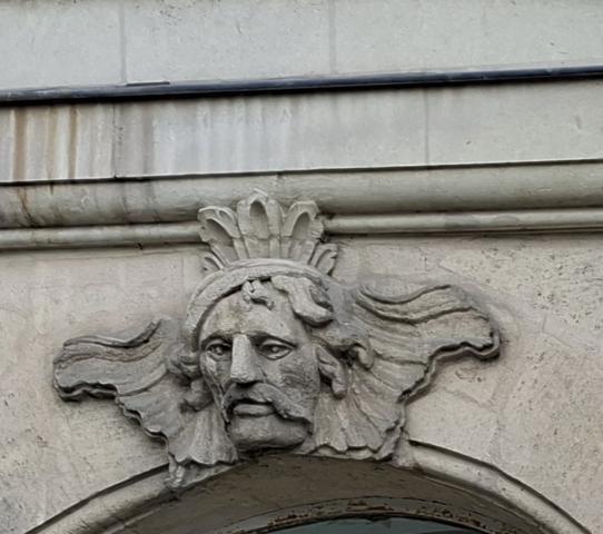 Nantes (44000) Le Charme Historique au Cœur de Nantes : Duplex T1bis/T2 ensoleillé sur l'Île Feydeau