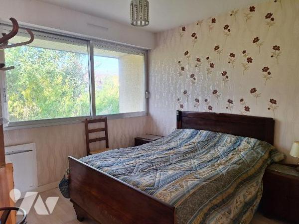 Une maison d'habitation, comprenant :
- au rez de chaussée : une entrée, une cuisine aménagée,...