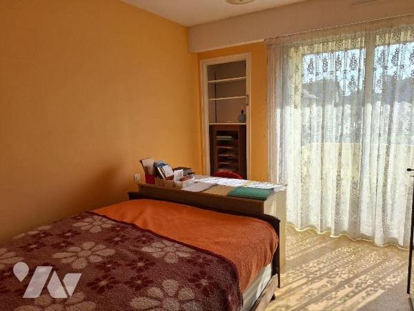 Une maison d'habitation, comprenant :
- au rez de chaussée : une entrée, une cuisine aménagée,...