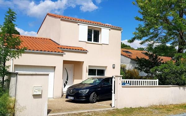 Maison à vendre    4 pièces •  Royan