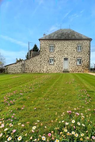 🏡 Maison en pierre rénovée + grange – Terrain 5992 m² – Proche Vichy