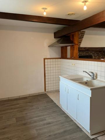 🏡 Maison en pierre rénovée + grange – Terrain 5992 m² – Proche Vichy
