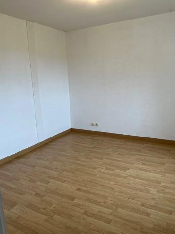 🏡 Maison en pierre rénovée + grange – Terrain 5992 m² – Proche Vichy