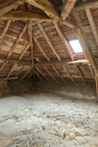 🏡 Maison en pierre rénovée + grange – Terrain 5992 m² – Proche Vichy