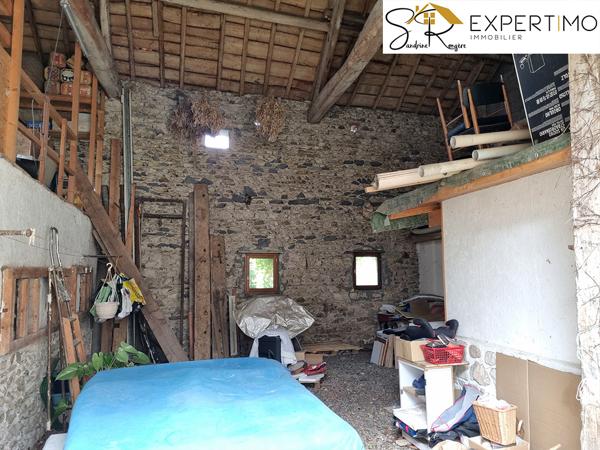 Davayat (63200) Maison d’habitation de 153 m² et grange de 80 m² sur terrain clos et arboré de 1453 m².