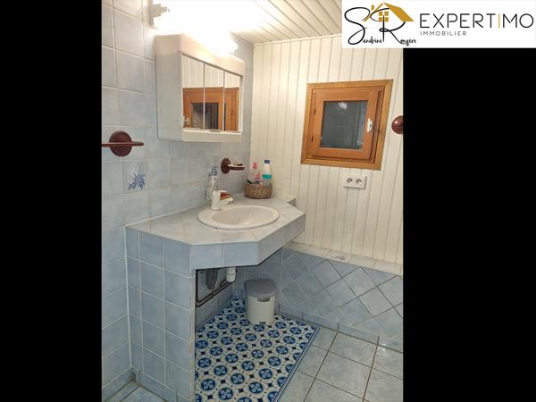 Davayat (63200) Maison d’habitation de 153 m² et grange de 80 m² sur terrain clos et arboré de 1453 m².