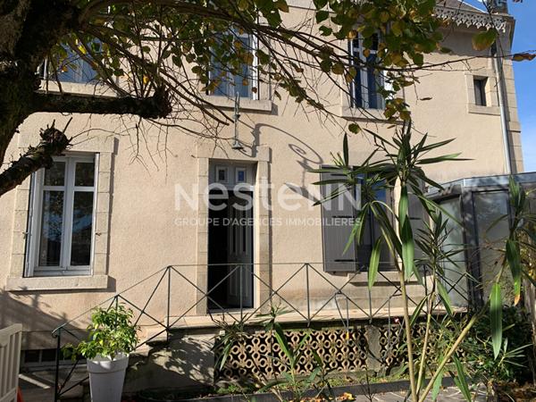 Maison spacieuse de 160m² habitable avec 4 chambres plein centre de Bressuire