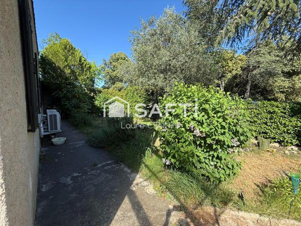 VALREAS, Maison de plain pied sur vaste parcelle.