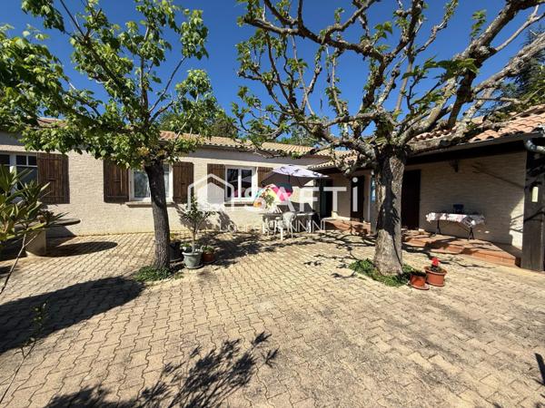 VALREAS, Maison de plain pied sur vaste parcelle.