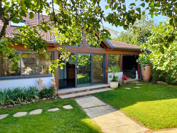 Besançon (25000) maison ancienne avec jardin proche boucle