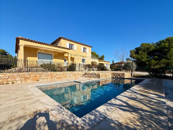 Les Pennes Mirabeau - Maison T5 de 135m2 sur parcelle de 1200m2, avec double garage et piscine
