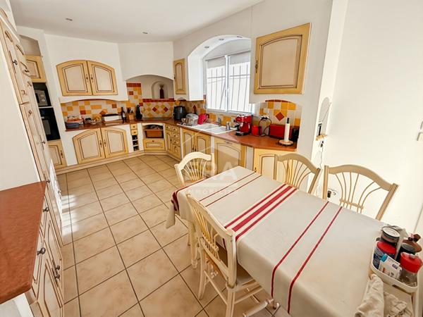 Les Pennes Mirabeau - Maison T5 de 135m2 sur parcelle de 1200m2, avec double garage et piscine