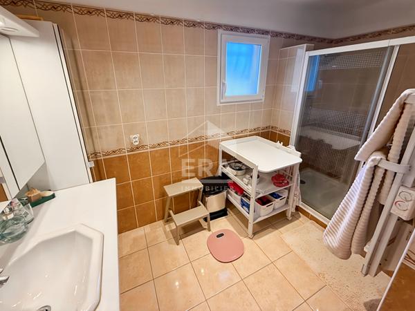 Les Pennes Mirabeau - Maison T5 de 135m2 sur parcelle de 1200m2, avec double garage et piscine