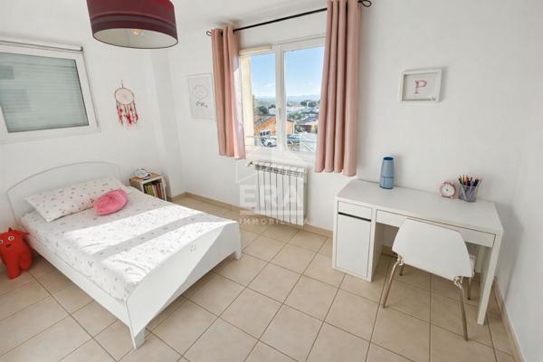 Les Pennes Mirabeau - Maison T5 de 135m2 sur parcelle de 1200m2, avec double garage et piscine