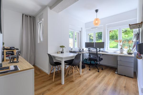 Magnifique 2 p état neuf dans la nature au bord de l'eau...