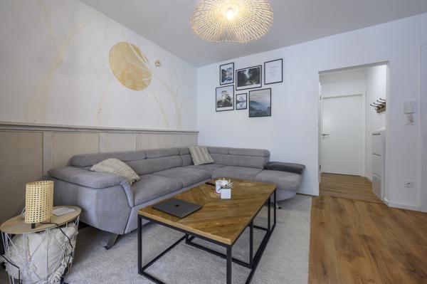 Magnifique 2 p état neuf dans la nature au bord de l'eau...