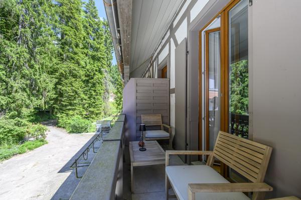 Magnifique 2 p état neuf dans la nature au bord de l'eau...