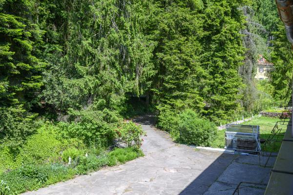 Magnifique 2 p état neuf dans la nature au bord de l'eau...